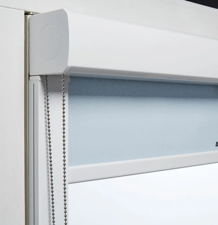 Rollo gefuehrt Wandmontage